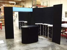 Intro Folding Panel System 10' x 20' with Bridge Header and Truss Pedestals -- Image 1