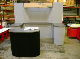 10' x 10' Intro Panel Display with Oval Counter